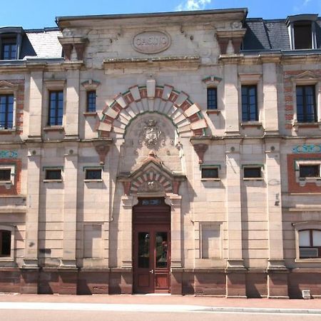 F2 Aux Pieds Des Thermes 3 Etoiles Luxeuil-les-Bains Exterior foto